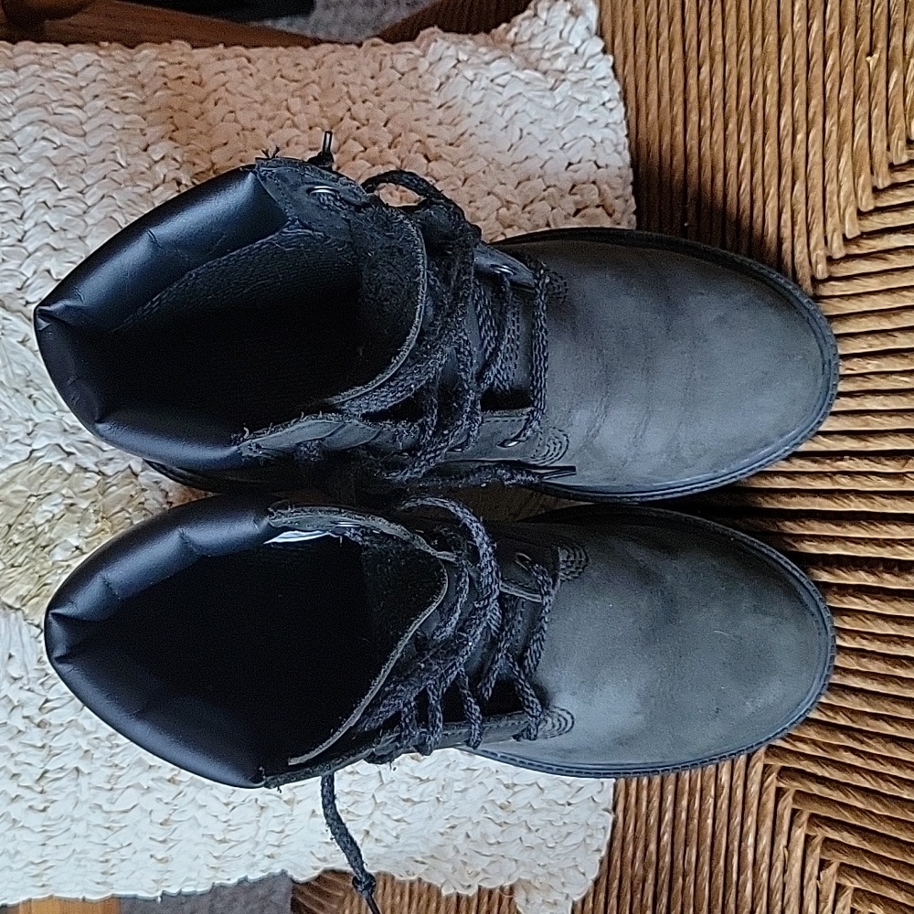 Timberland  boots, grayish black, size 4 junior - Picture 9 of 14